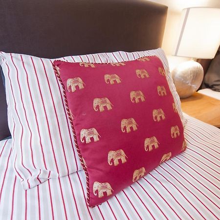 Writers View, Royal Mile Apartment エディンバラ エクステリア 写真