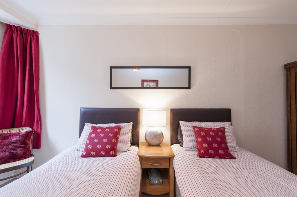 Writers View, Royal Mile Apartment エディンバラ エクステリア 写真
