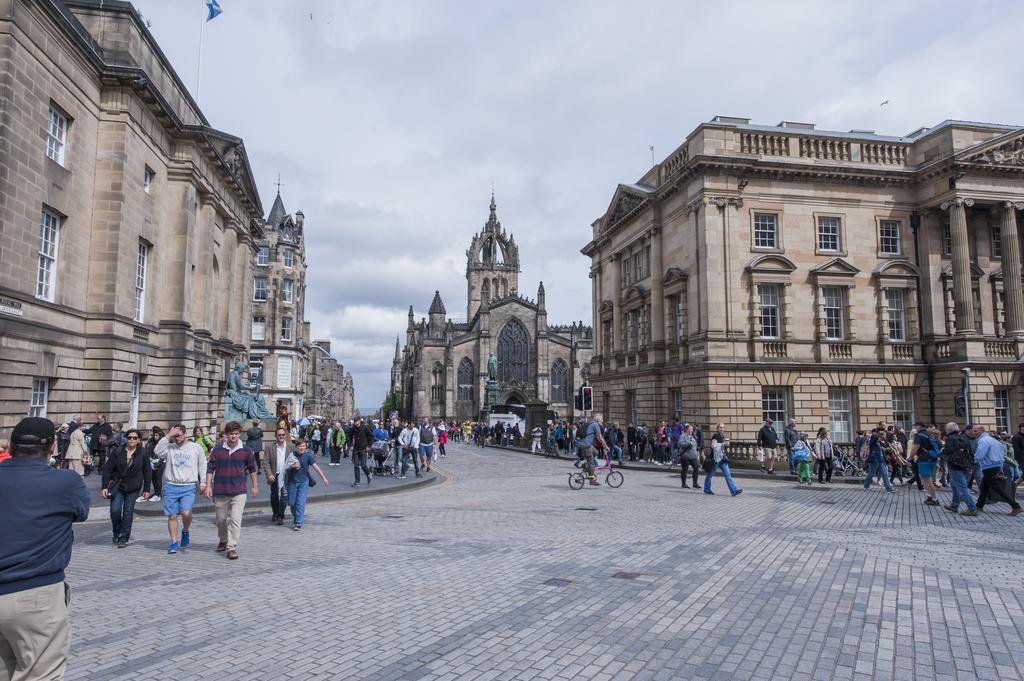 Writers View, Royal Mile Apartment エディンバラ エクステリア 写真